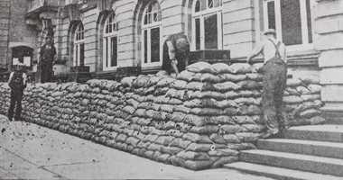 Hamilton town house ham ad 2nd sept 1939 Image shows sandbags being placed infront of the Hamilton Town House