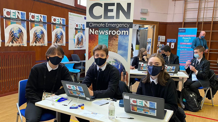 This image shows a group of school pupils who are manning the Climate Emergency Newsroom (CEN), an online reporting service aimed at school children throughout the two-week COP26 conference