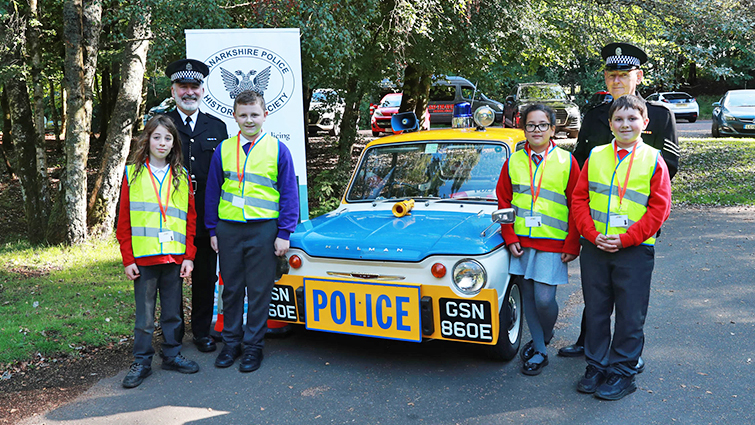 pupils and police officers at the JRSO event at Chatelherault Country Park