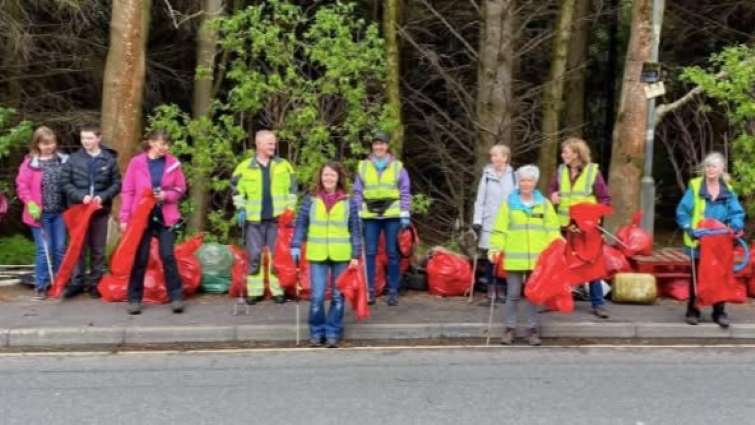 group of East Kilbride Community Litter Pickers along roadside