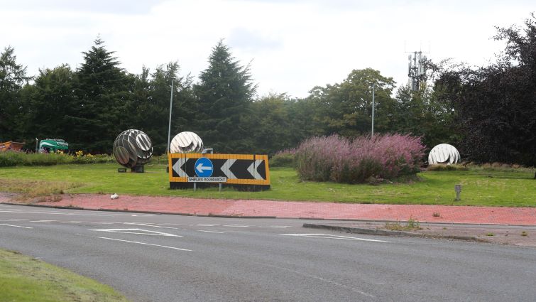 Photo shows the approach to the whirlies roundabout in East Kilbride from the A725 from Hamilton/Blantyre.