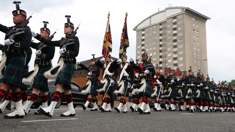 This image shows soldiers from the Royal Regiment of Scotland marching on the streets of Hamilton